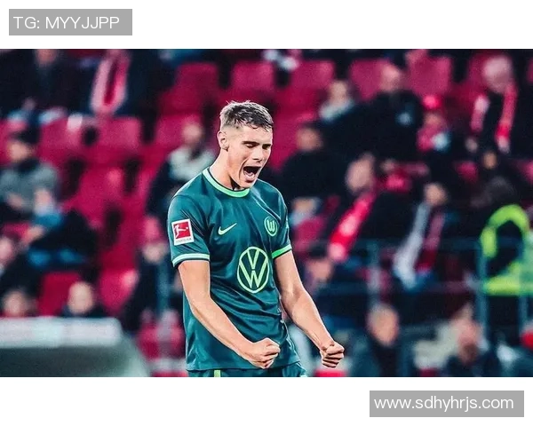 弗兰克：我很满足范德芬的体现，一开始我就说他得多进球